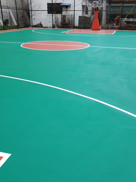 灵丘 球场长期使用易出现地面开裂